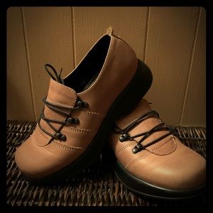 Women’s Dansko shoes